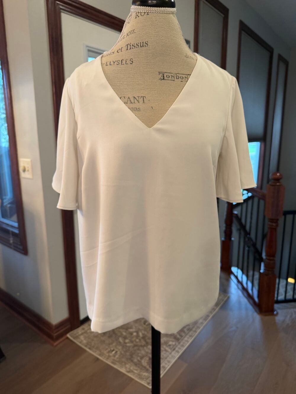 H&M Women’s Size 6 Ivory White V Neck Flutter Sleeve Blouse Business Casual Top